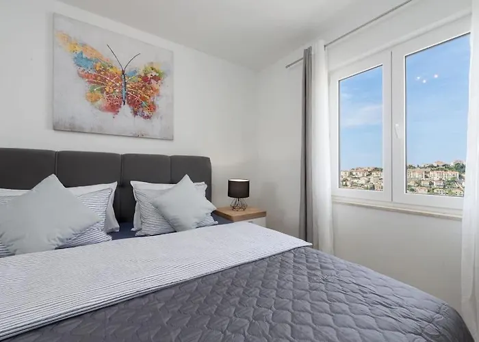 Goldensky New Apartment