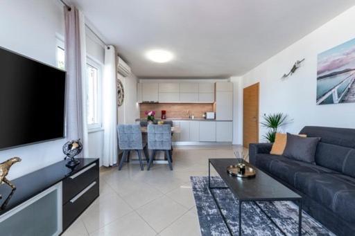 Goldensky New Apartman